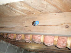 home inspector finds cracked joist in crawl space